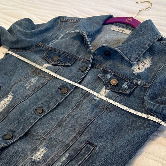 Refuge Women's Distressed Blue Jean Jacket Size Medium - Picture 10 of 16